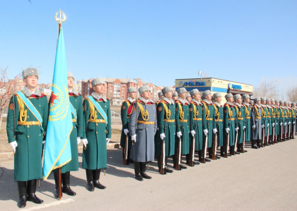 Гвардейцы почтили память героев