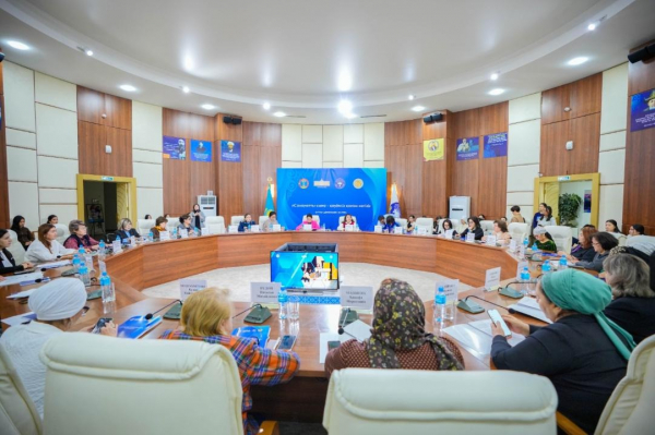 В Астане развивают программы «Счастливая мама — счастливые дети»