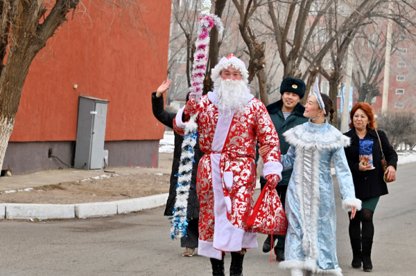 Десантники дарят радость детям к Новому году