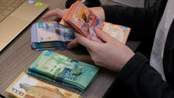 Сколько денег казахстанцы потратили на налог при изъятии пенсионных накоплений
