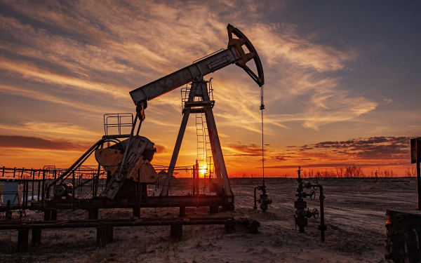 Цены на нефть под давлением санкций и торговых войн
