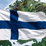 Шторм обрушил цены на электричество в Финляндии почти до нуля, но оставил тысячи домов без света