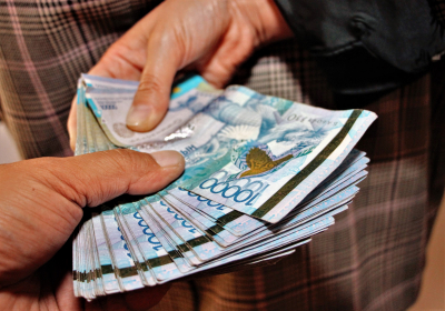 В СКО осудили чиновников и предпринимателя за взятку в 10 млн тенге
