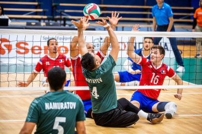 Сборная Казахстана продолжает блистать на Кубке мира по волейболу сидя