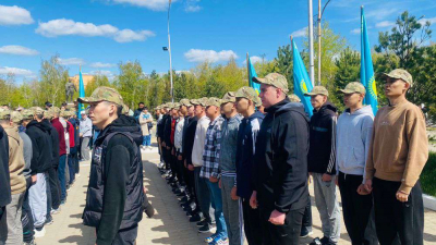 Парни настроены служить!