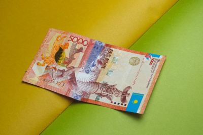 Средневзвешенный курс доллара на бирже составил 491,71 тенге