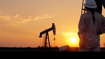 Нефтяной рынок испытывает давление из-за дисбаланса предложения и спроса