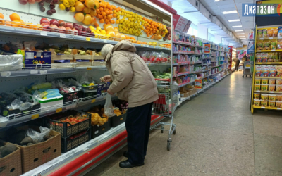 Казахстанцы тратят половину зарплаты на продукты