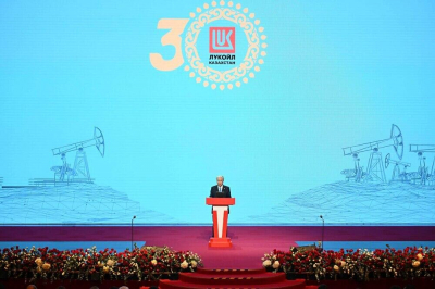 "Лукойл" вносит вклад в укрепление отношений между Казахстаном и Россией - Токаев